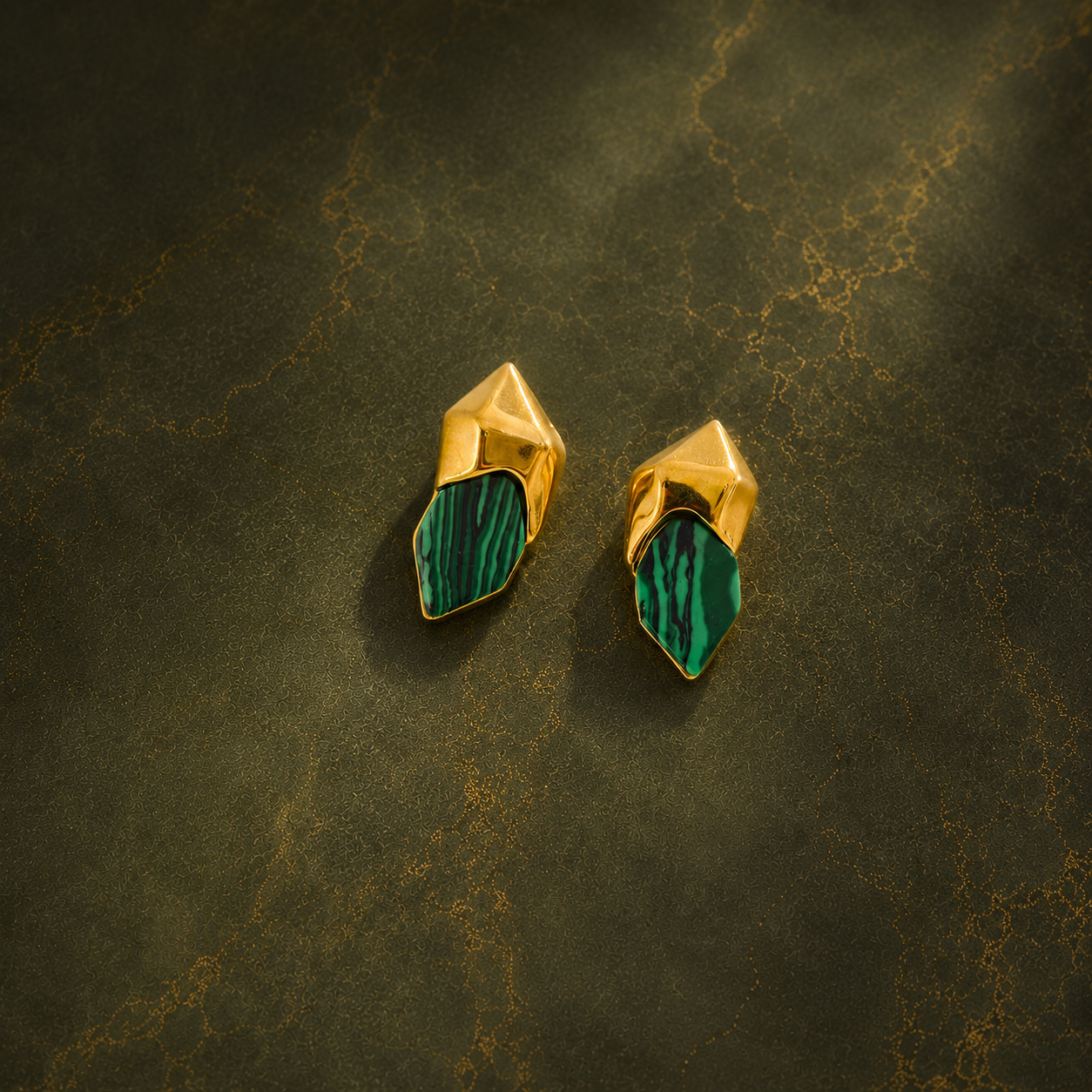 Boucles d'oreilles puces malachite naturelle
