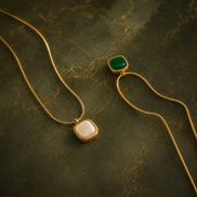 Collier pendentif carré jade vert