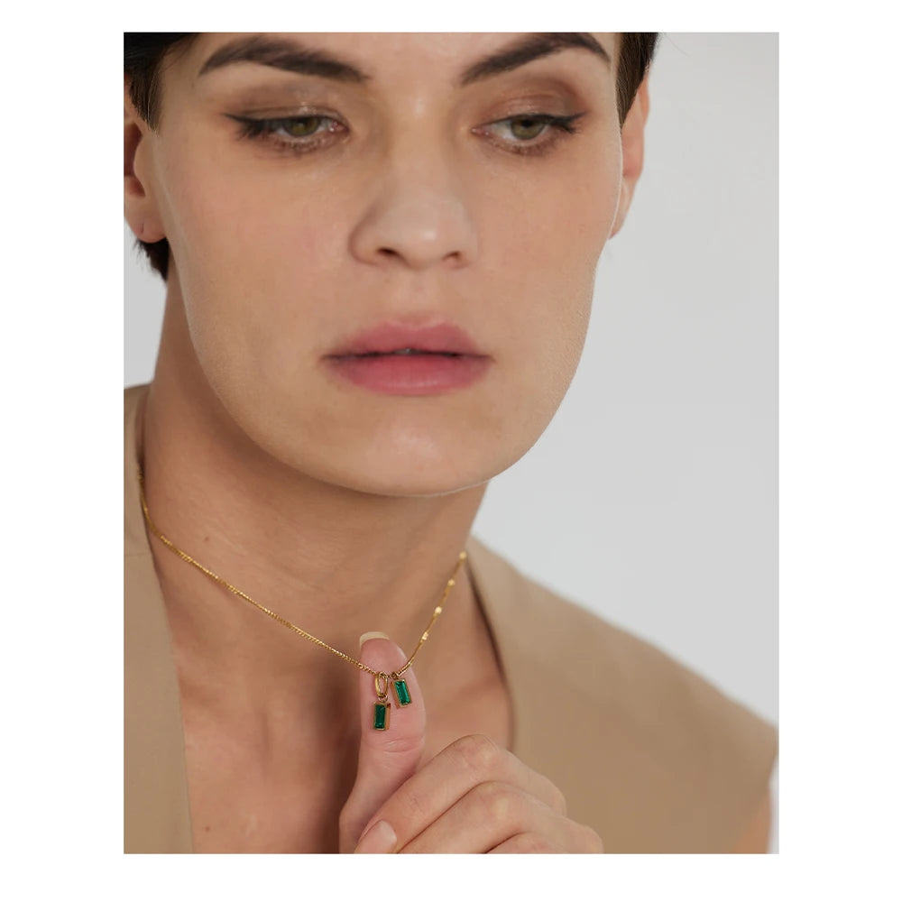 Collier pendentif en zirconium cubique vert en acier inoxydable , bijou tendance au design unique