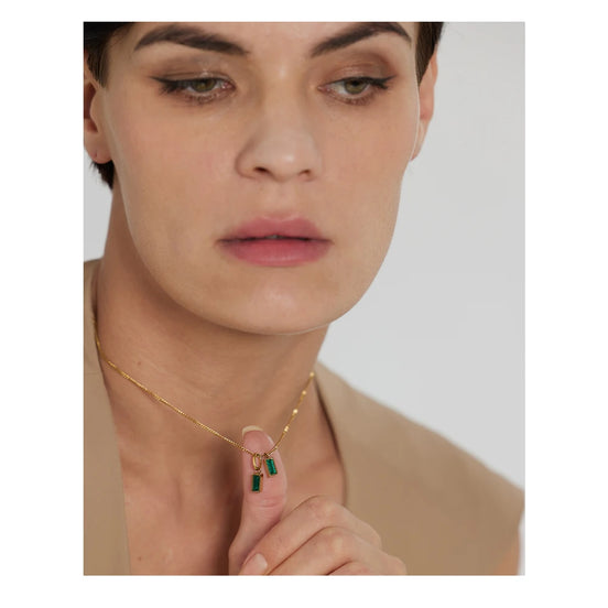 Collier pendentif en zirconium cubique vert en acier inoxydable , bijou tendance au design unique