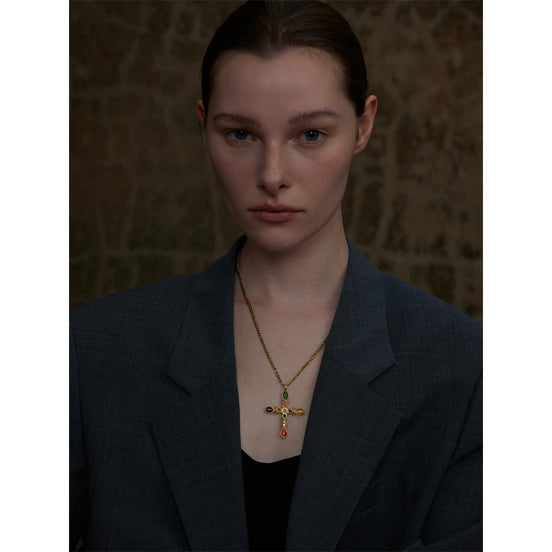Collier pendentif croix pierre naturelle