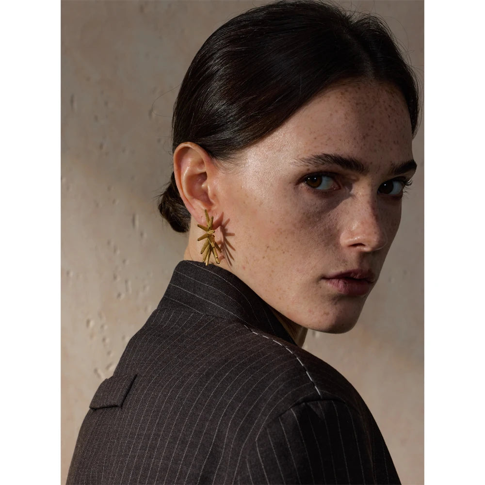Boucles d'oreilles Huggie géométriques plaqué or véritable