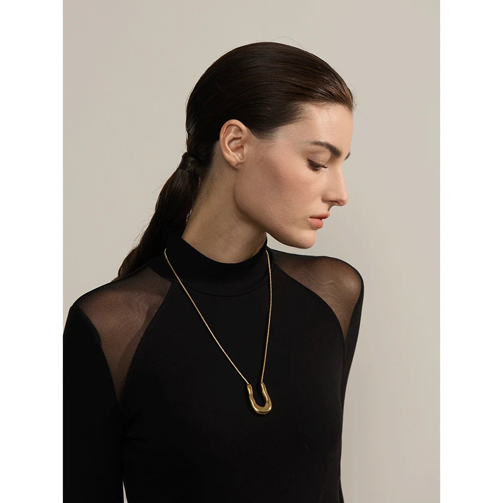 Collier pendentif forme U plaqué or véritable