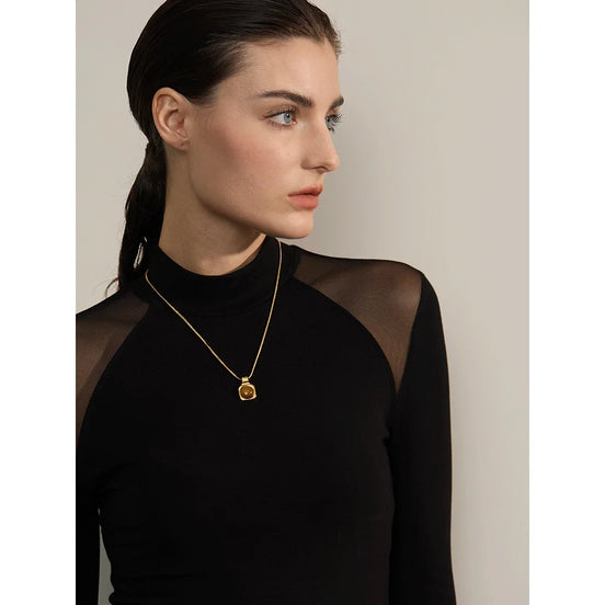 Collier pendentif carré pierre de tigre