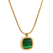 Collier pendentif carré jade vert