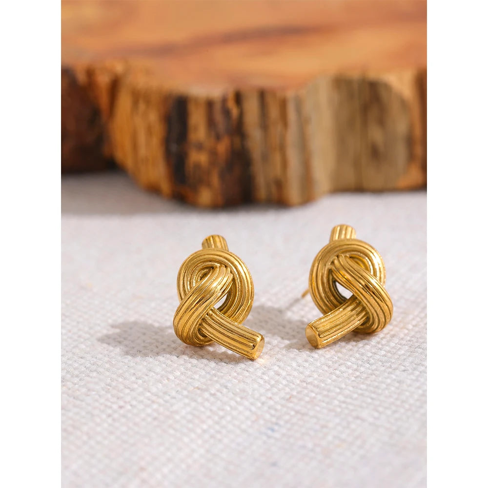 Boucles d'oreilles clous nouées plaqué or véritable