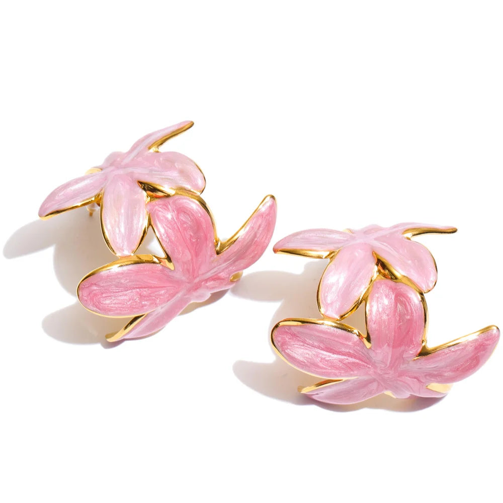 Boucles d'oreilles Huggie Fleur Dorée Émaillée Verte et Rose, bijoux de mode exquis en acier inoxydable, polyvalents pour le quotidien,