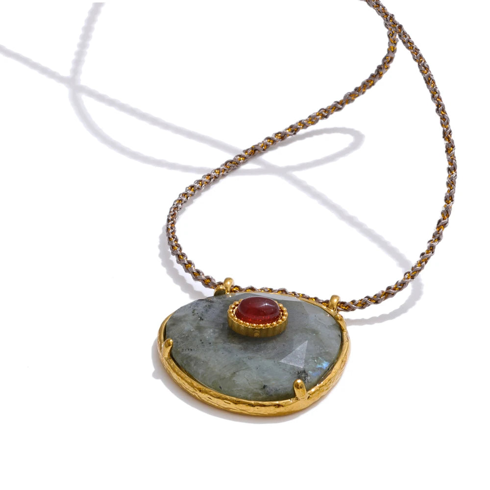 Collier pendentif ovale pierre naturelle verte